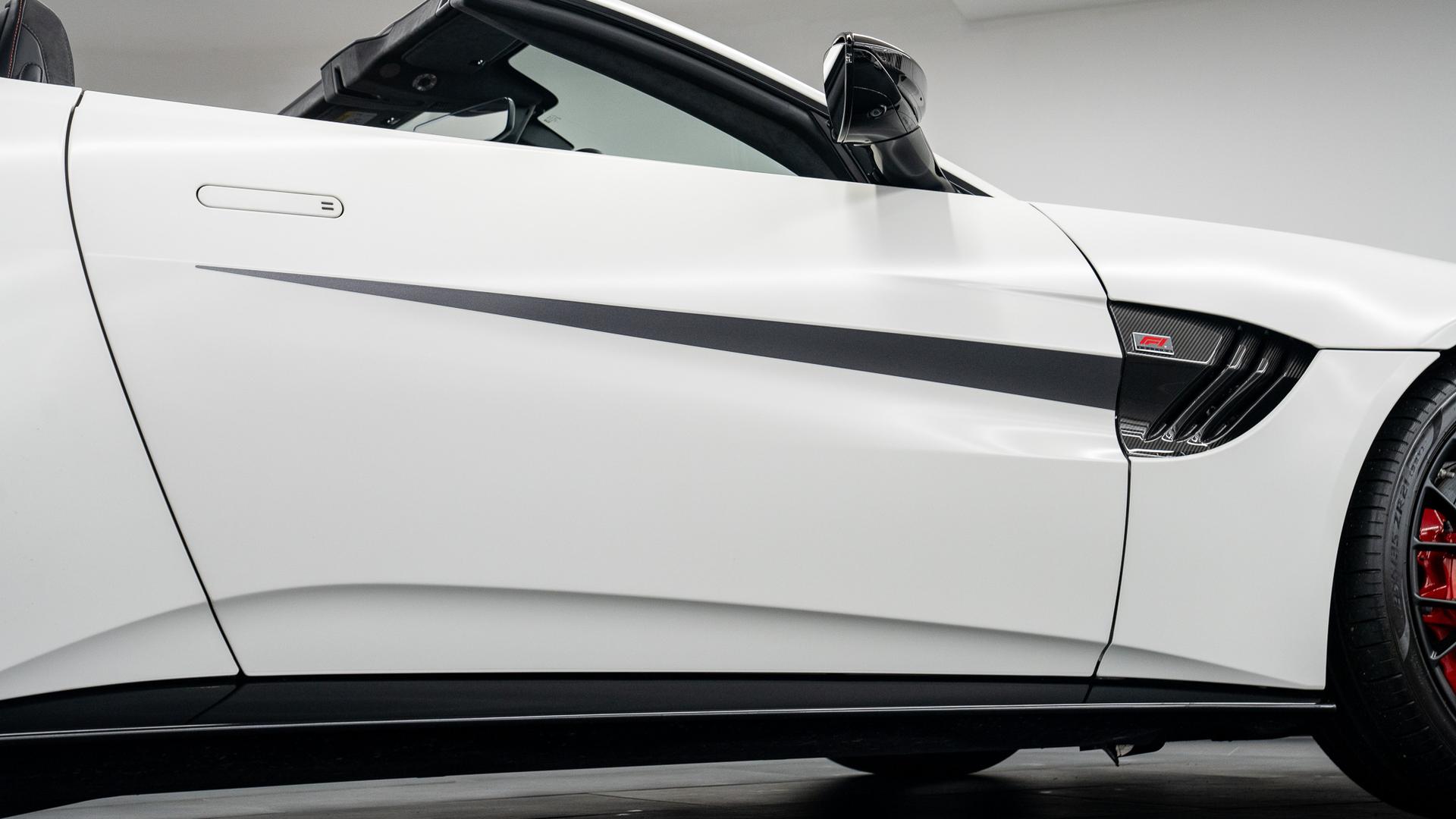 Aston Martin Vantage Photo 444c6ee0-834d-4e0a-9213-d239c4771be8.jpg