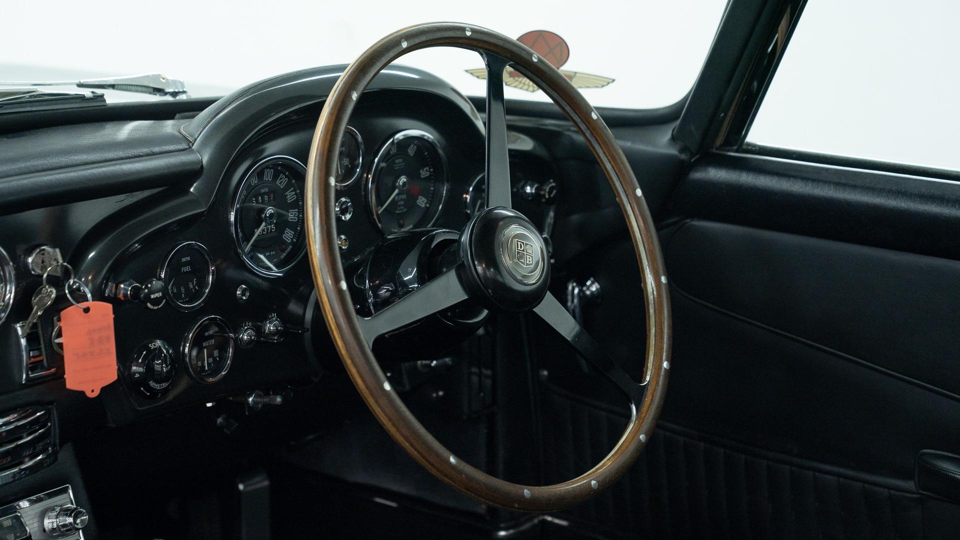 Aston Martin DB5 Photo 444c9c1a-964f-46ac-9640-0964e176acf5.jpg