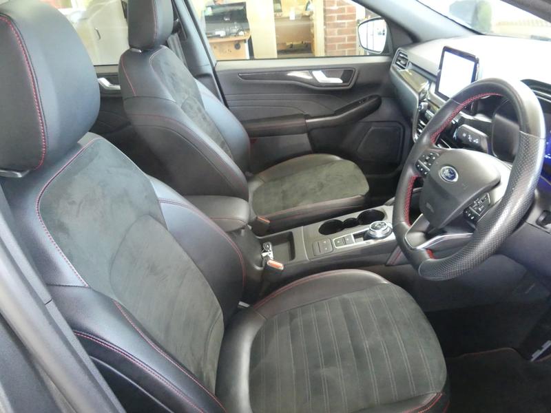 Ford Kuga Photo 4462630a-b330-4e41-ac1f-fe707c05279b.jpg
