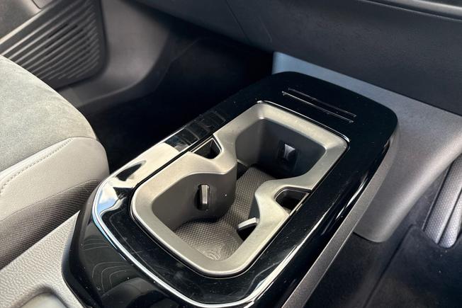 VOLKSWAGEN ID.4 Photo 32