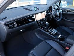 PORSCHE Macan Photo 3