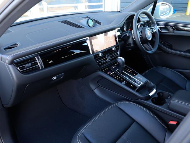 PORSCHE Macan Photo 3