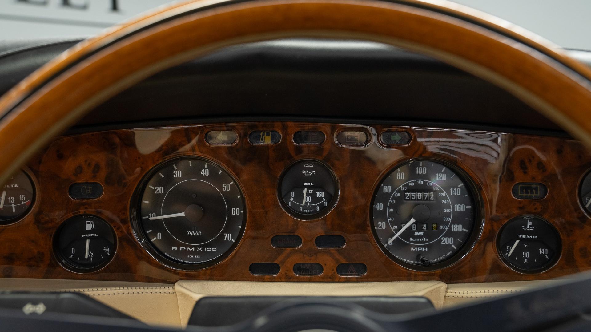Aston Martin V8 Photo 447893bf-b7a4-42e8-9af3-59fc53d3e79b.jpg