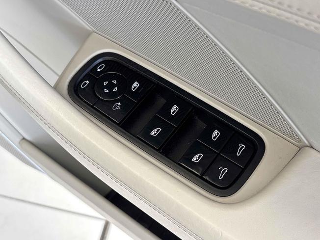 PORSCHE Panamera Photo 33