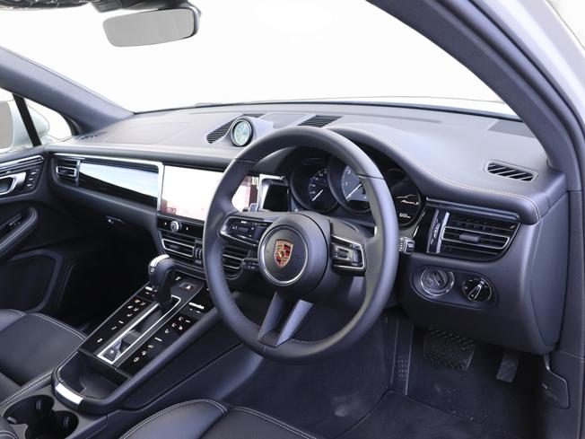 PORSCHE Macan Photo 19