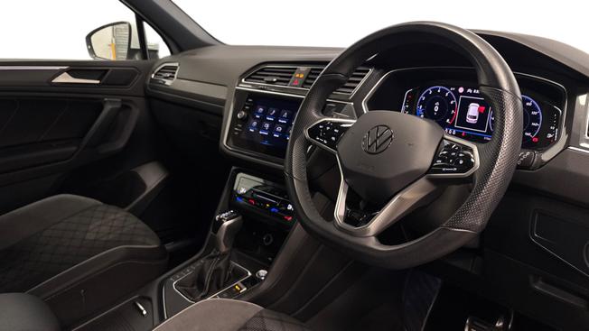 VOLKSWAGEN Tiguan Photo 6