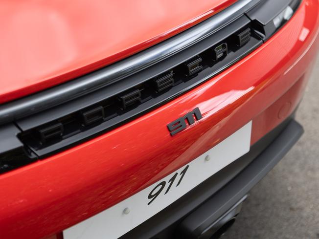 PORSCHE 911 Photo 39