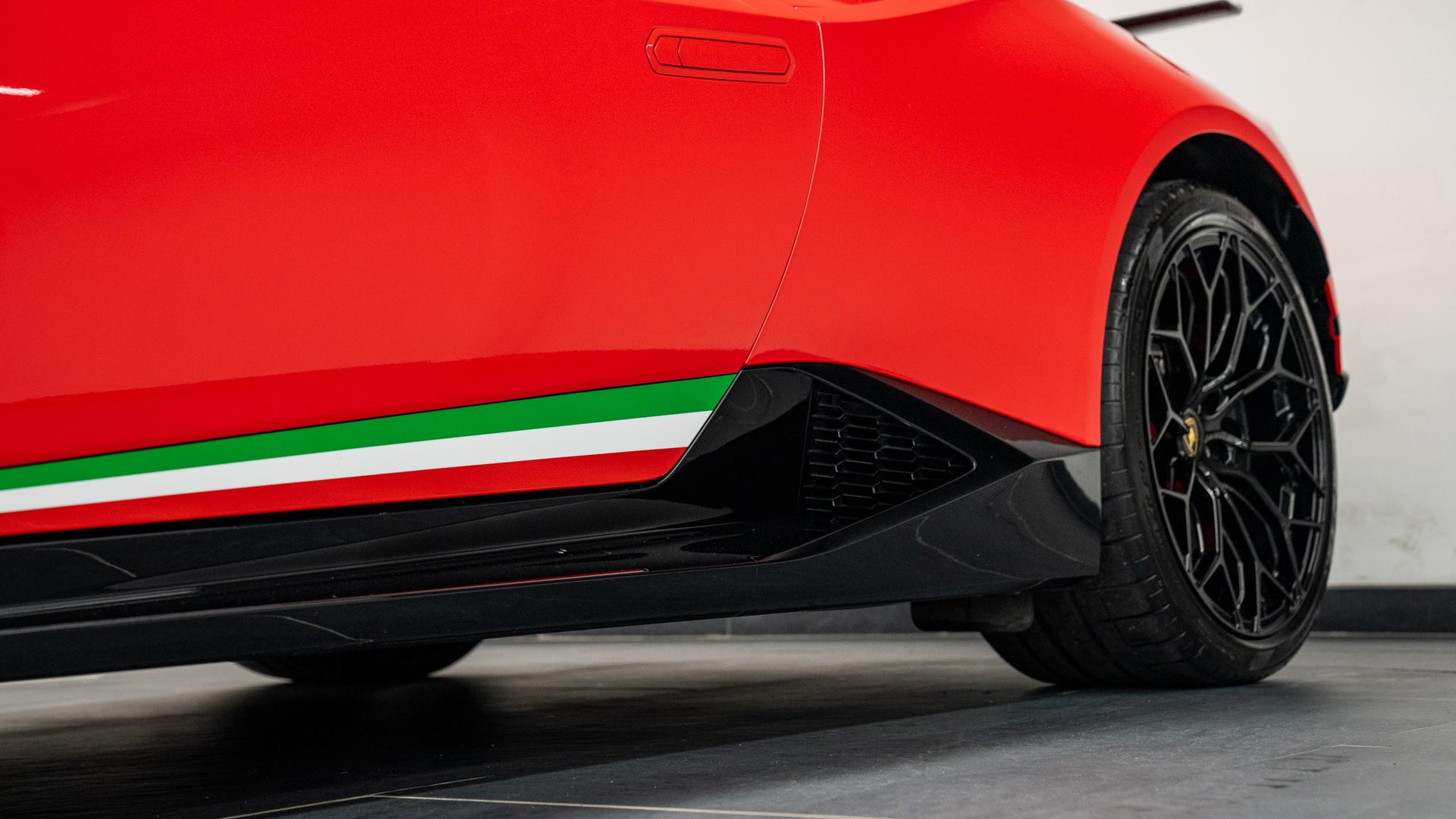 LAMBORGHINI Huracan Photo 45041cf0-0981-44d0-aaa8-189a6b8ae782.jpg