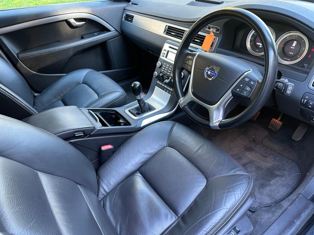 Used Volvo XC70 RE11DBU 17