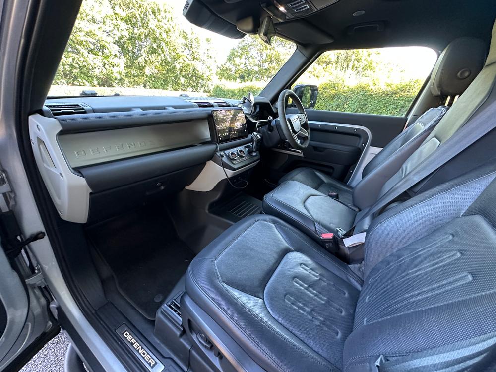 Used Land Rover Defender 90 GUI37 26