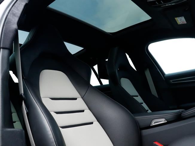 PORSCHE Panamera Photo 11