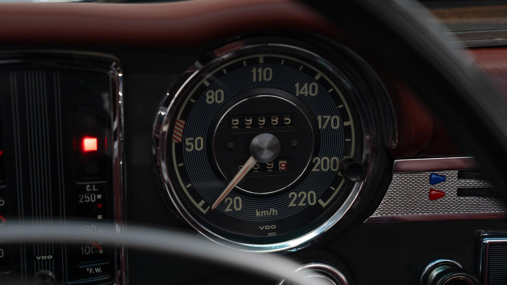 Mercedes-Benz 280 SL Photo 45458941-e65e-4aad-a791-3f58f567ffe6.jpg