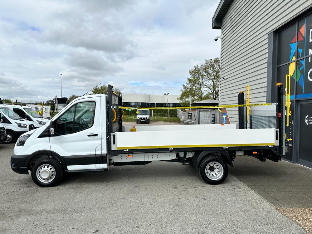 Ford Transit Photo 4553b4d2-ec32-45cc-9af8-c8bb2b651cb8.jpg