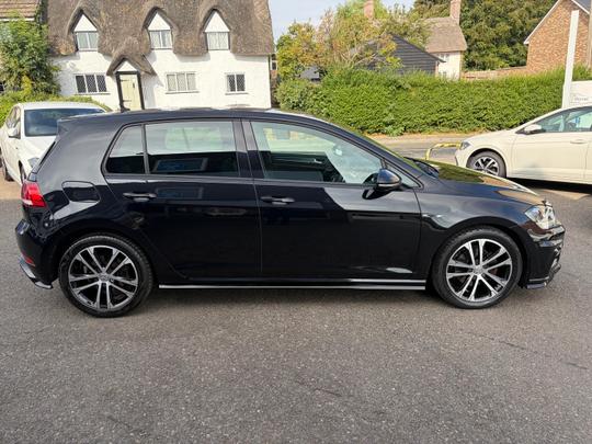 Volkswagen Golf Photo 457e7201-d391-4ace-bf10-fd6934df80d6.jpg