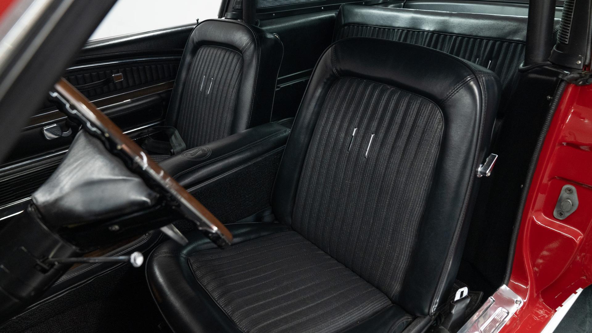 Ford Mustang Photo 458aa731-d030-4588-ac3a-cdb475a768b3.jpg