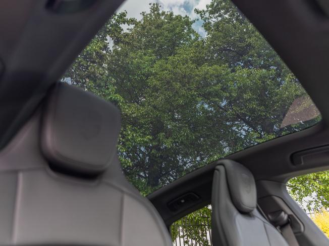PORSCHE Taycan Photo 15