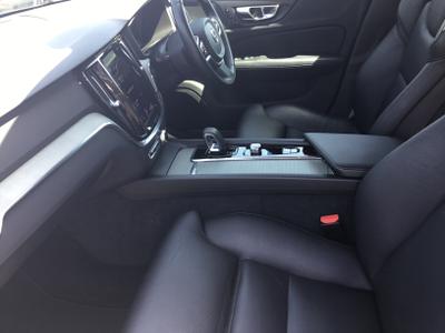 Volvo V60 Cross Country Photo 24