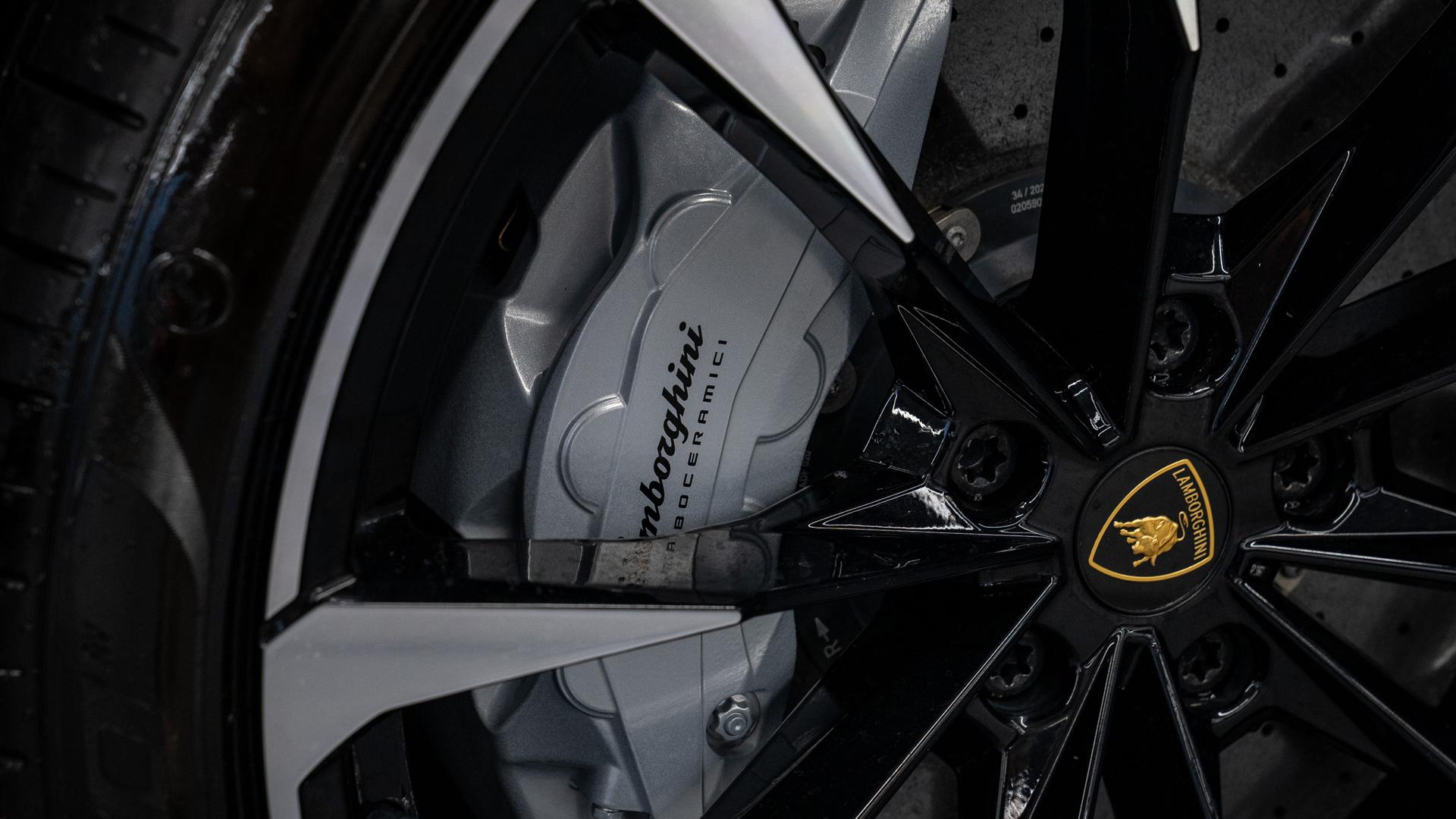 LAMBORGHINI Urus Photo 45acc087-93cc-48b9-878f-4778bfe483c8.jpg