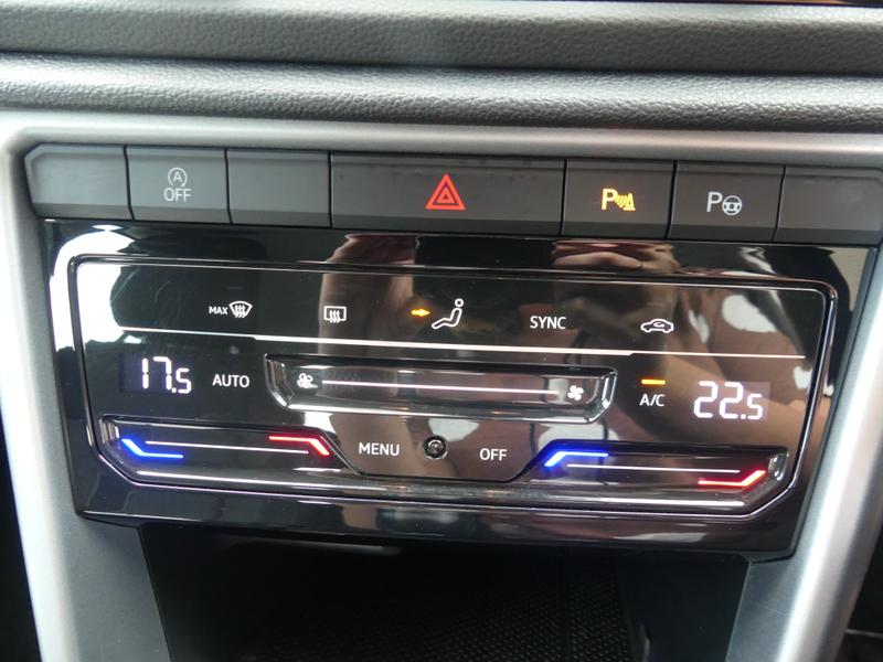 Volkswagen T-Roc Photo 45bdbba0-acfb-4559-b919-bfb1d5233d0e.jpg
