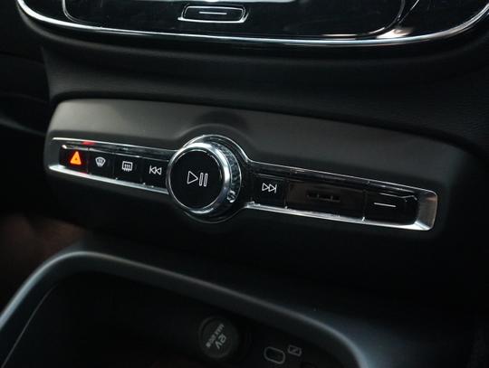 Volvo XC40 Photo 45c1482c-8500-4ac4-ba5d-baf9728bca1f.jpg