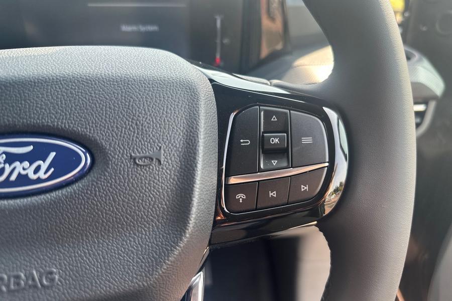 Ford TRANSIT CUSTOM Photo 45c2add7-2b93-4b5a-b8c5-7e70ac10402a.jpg