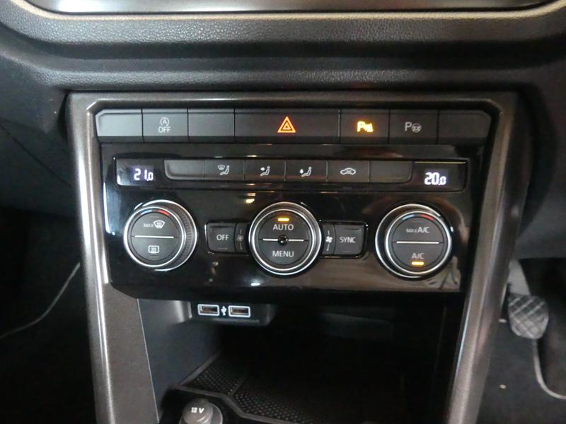 Volkswagen T-Roc Photo 45cf41ef-661b-4d96-9826-f3c923d5e9eb.jpg