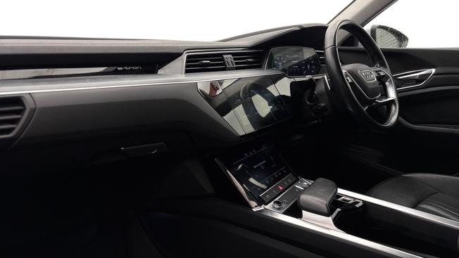 AUDI e-tron Photo 2