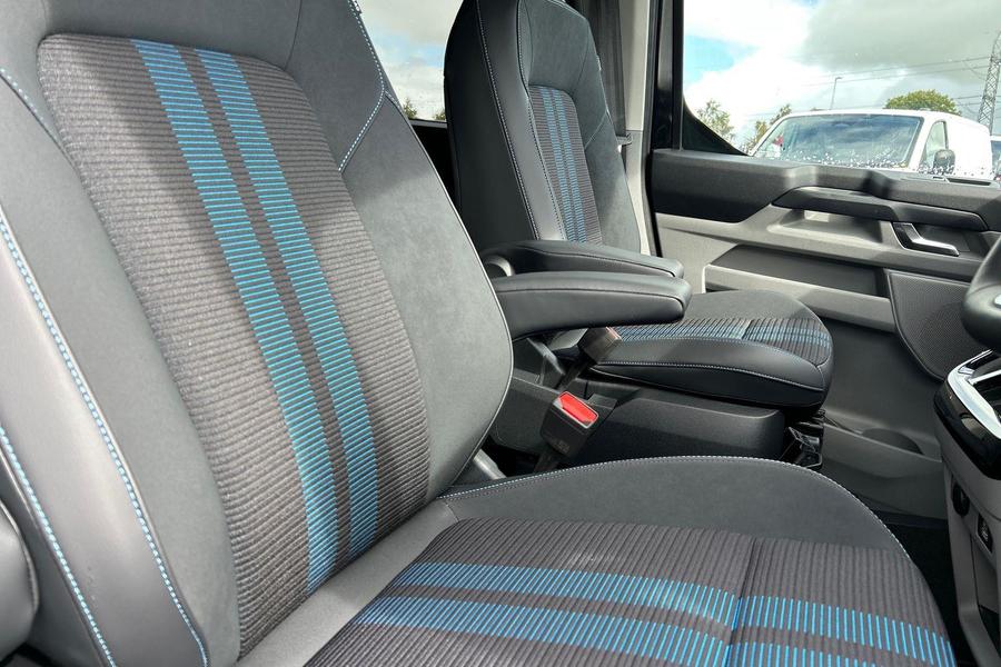 Ford TRANSIT CUSTOM Photo 45f341e9-0472-49f8-9990-5cea670e2a85.jpg