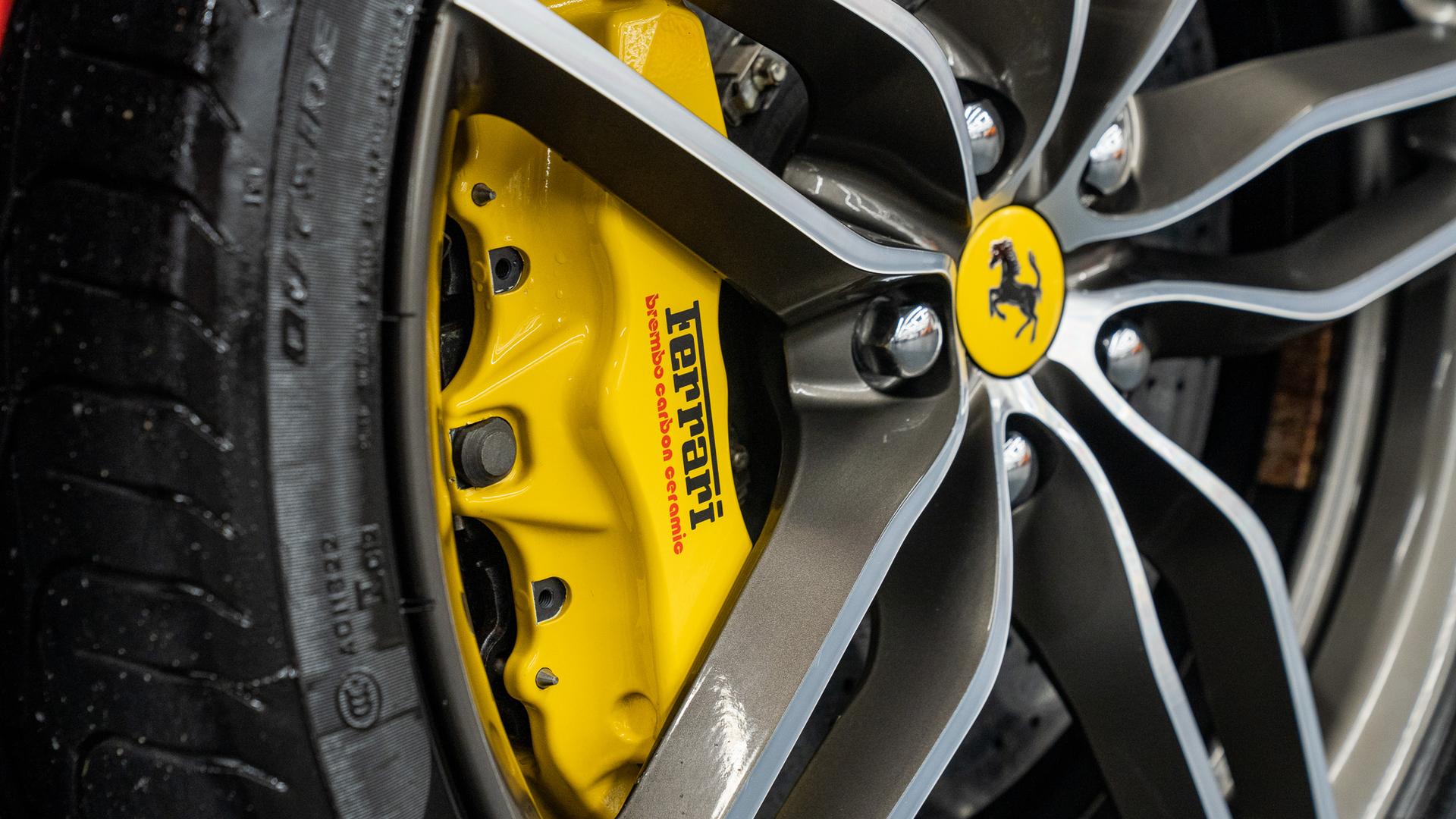 Ferrari 599 GTB Photo 45f53115-15ac-49f1-8e93-44aecdb79886.jpg