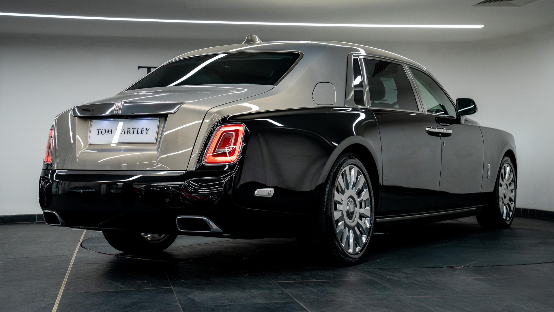 Rolls-Royce Phantom Photo 4609f319-77a1-49fe-82e3-7af2e0e14eeb.jpg