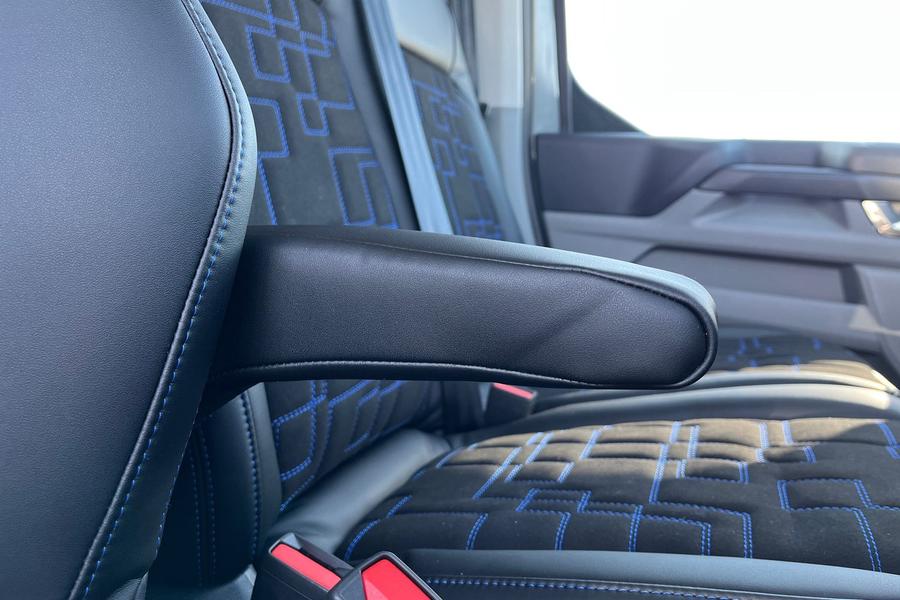 Ford TRANSIT CUSTOM Photo 460ca70e-cc3a-4801-a83f-578a77388397.jpg