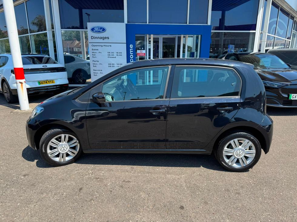 Volkswagen up! Photo 461137ed-1c3f-4527-bd15-05817970111a.jpeg