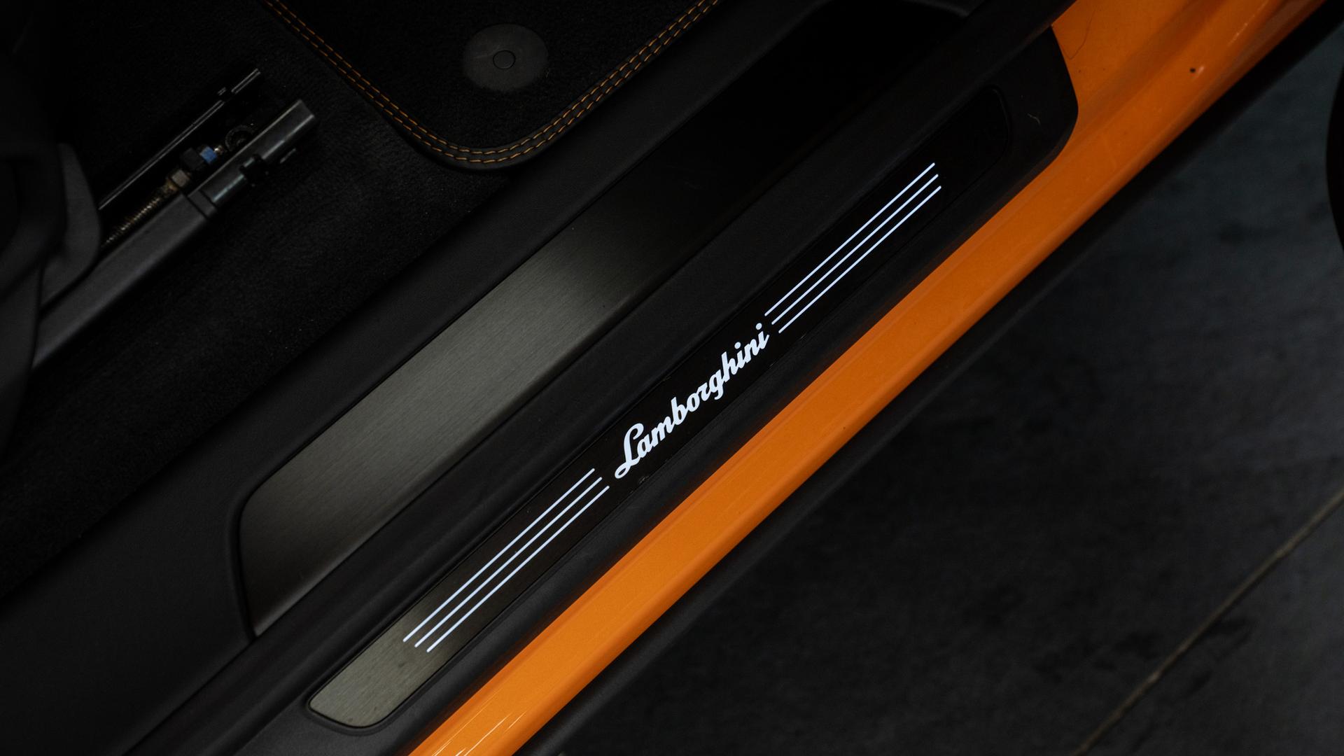 LAMBORGHINI Urus Photo 46132a48-2eb1-4f4d-91d1-b9b74c0cad47.jpg