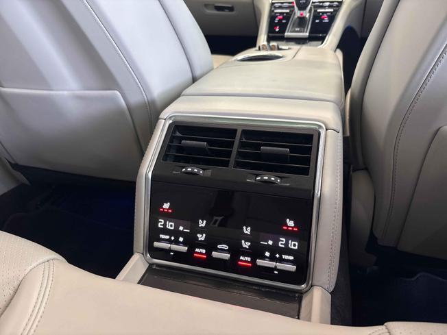 PORSCHE Panamera Photo 47