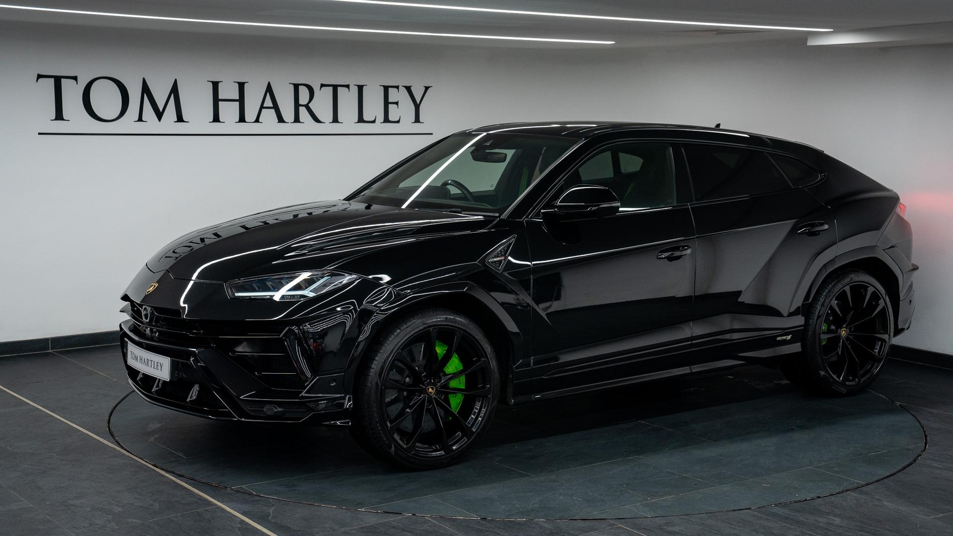 LAMBORGHINI Urus Photo 4639dce8-7c32-46a0-9758-bf46a2c485a0.jpg