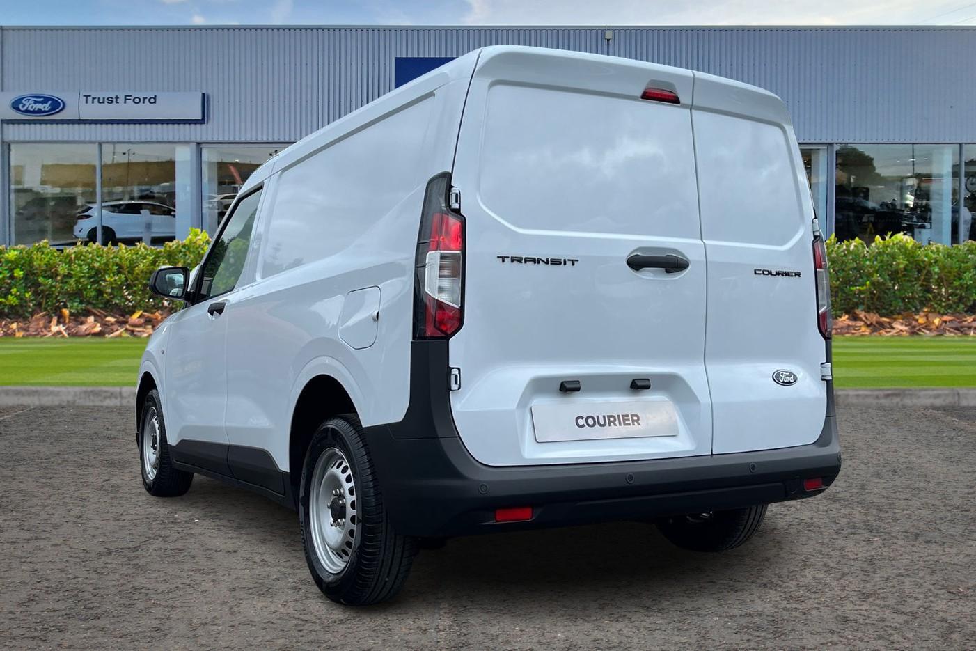 Ford TRANSIT COURIER Photo 1