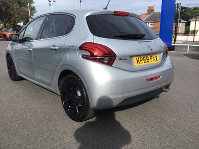 Peugeot 208 Photo 7