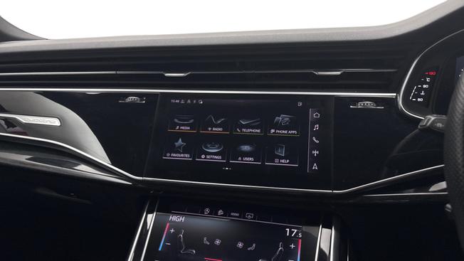 AUDI Q7 Photo 8