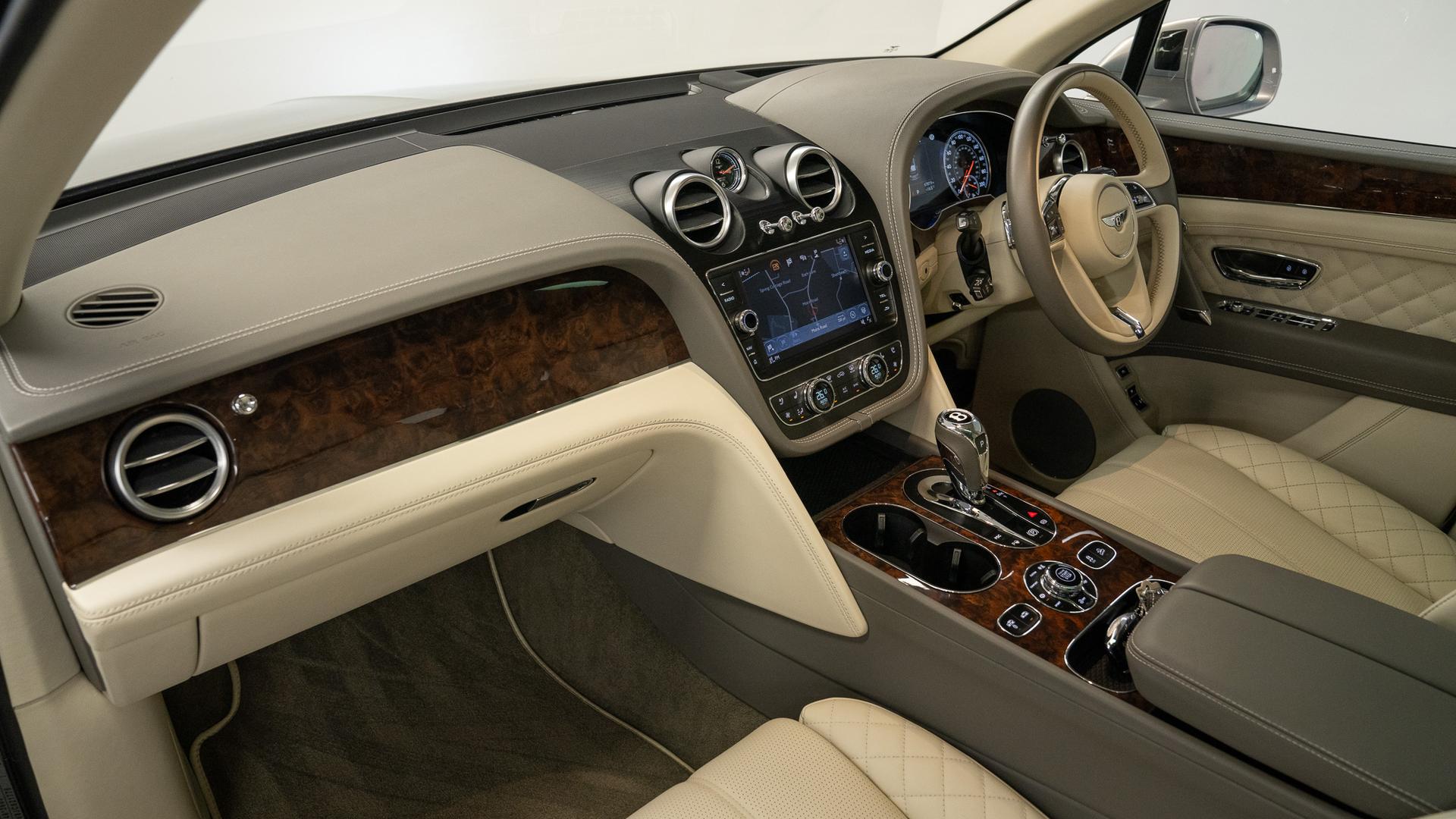 Bentley Bentayga Photo 466cceb2-9a72-4123-a186-79120e8340c9.jpg