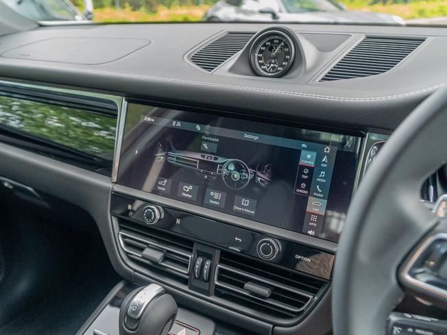 PORSCHE Macan Photo 25