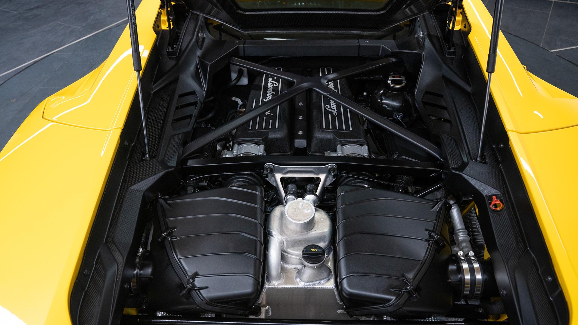 LAMBORGHINI Huracan Photo 4670a6fd-67c9-45f9-a7fe-5991f86cadd8.jpg