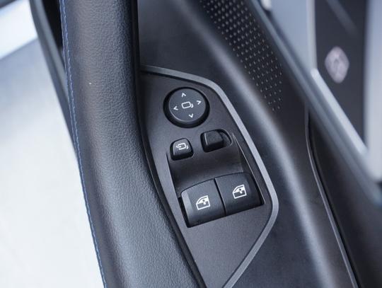 BMW 2 Series Photo 467610db-2d62-4d2b-a40f-a08ddc5ad93e.jpg