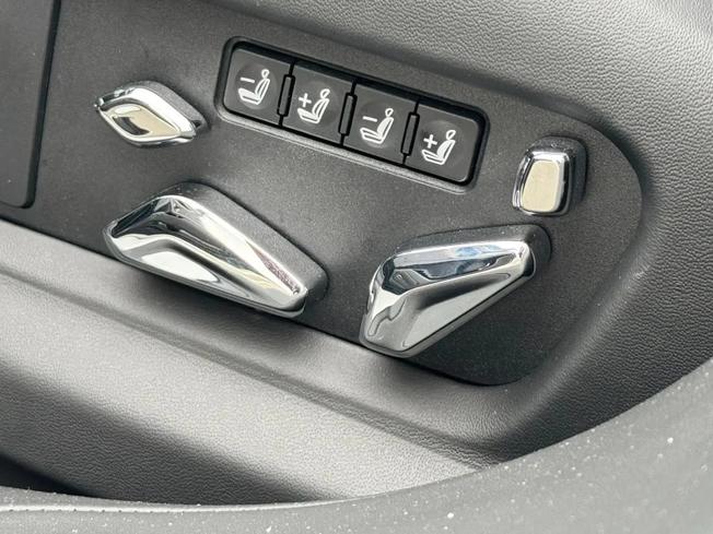 BENTLEY Flying Spur Photo 26