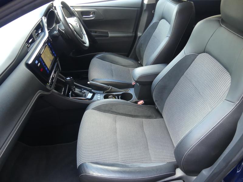 Toyota Auris Photo 46964177-0bc0-4804-a598-00d5201b6805.jpg