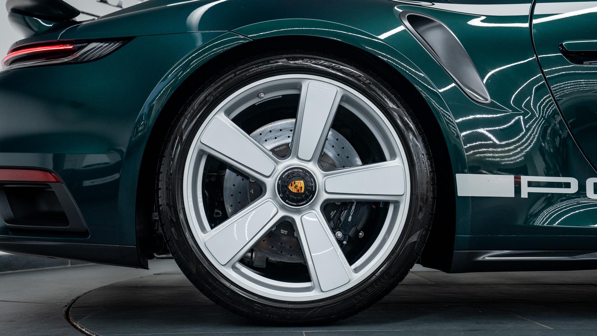 Porsche 911 Turbo S Photo 469c58c8-1e4d-4cb8-b74d-e1a31d0fd3a0.jpg