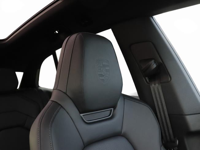 PORSCHE Cayenne Electric Photo 22