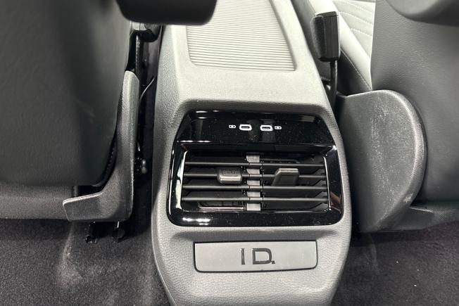 VOLKSWAGEN ID.4 Photo 29
