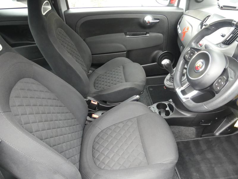 Abarth 595 Photo 46e484be-ac4a-4245-8d0c-998ad7d0ba38.jpg