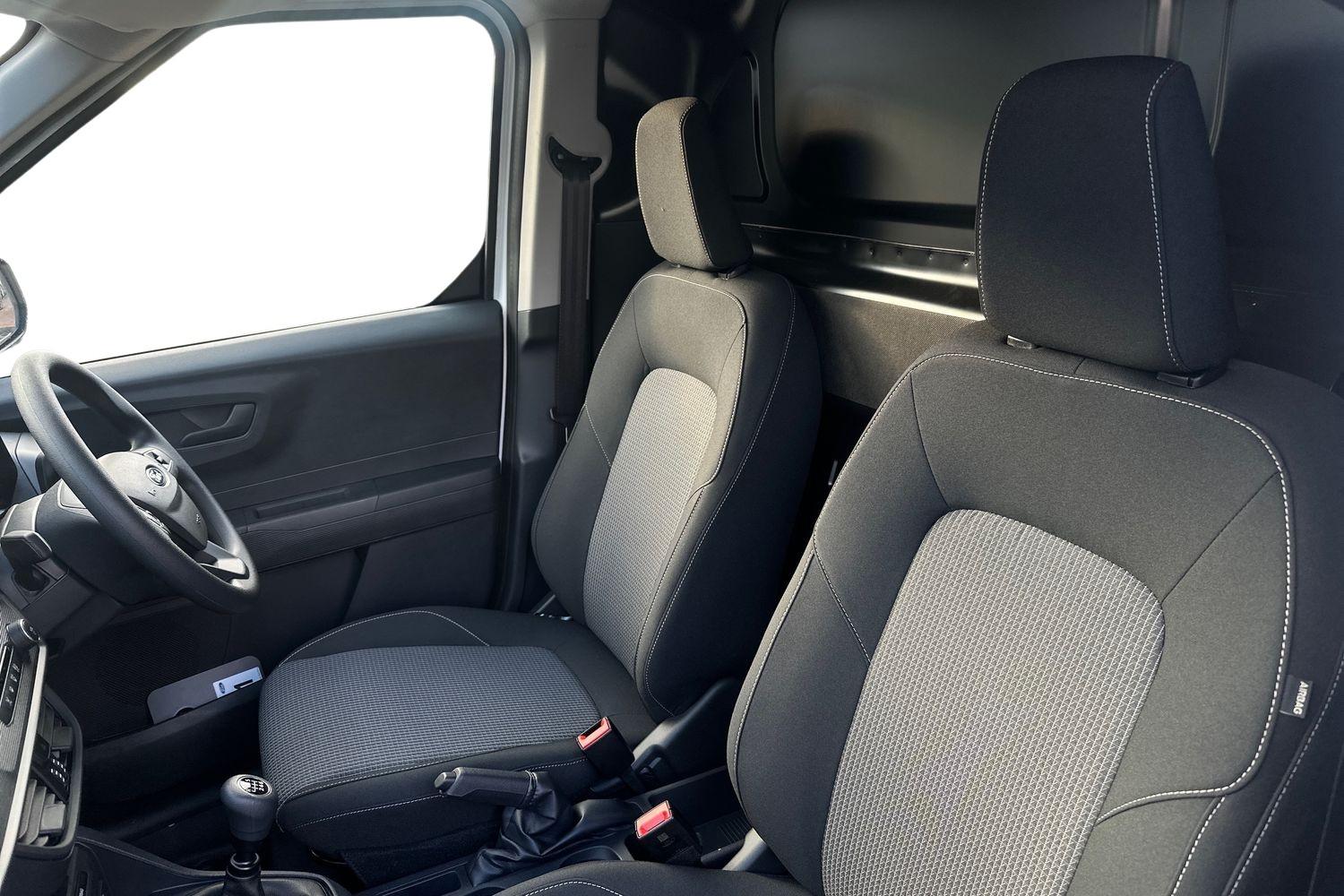 Ford TRANSIT COURIER Photo 10