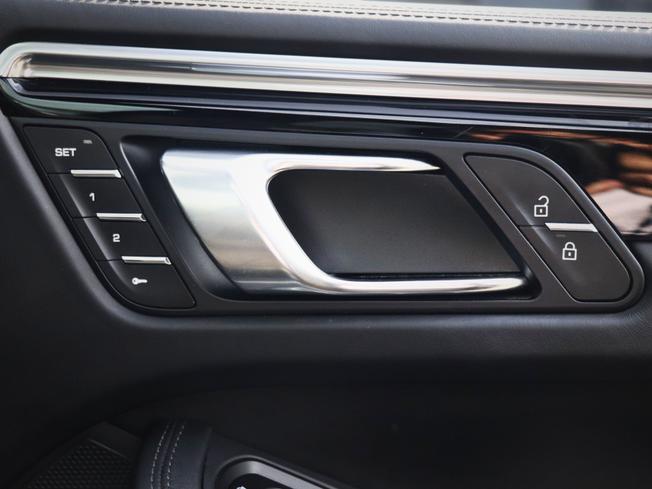PORSCHE Macan Photo 23